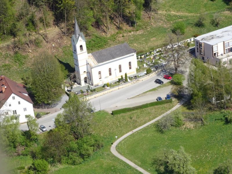 Flugaufnahme der Evangelischen Kirche Waiern